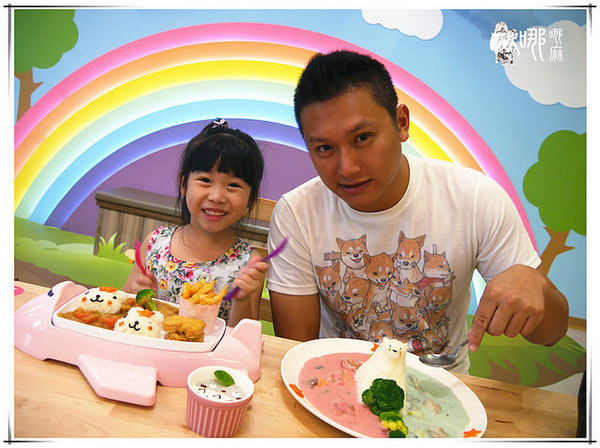 白兔朵朵親子餐廳:有北極熊和兔兔造型飯,還有蝶豆花白醬,更有超大溜滑梯球池給小朋友玩耍