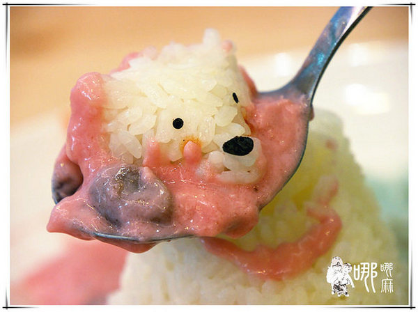 白兔朵朵親子餐廳:有北極熊和兔兔造型飯,還有蝶豆花白醬,更有超大溜滑梯球池給小朋友玩耍