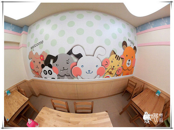 白兔朵朵親子餐廳:有北極熊和兔兔造型飯,還有蝶豆花白醬,更有超大溜滑梯球池給小朋友玩耍