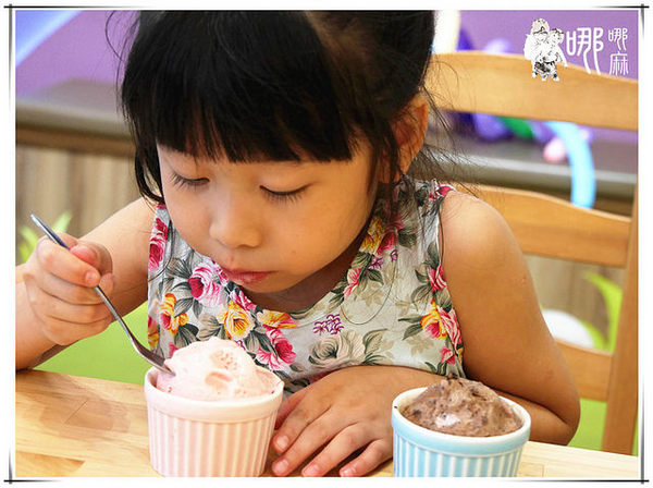 白兔朵朵親子餐廳:有北極熊和兔兔造型飯,還有蝶豆花白醬,更有超大溜滑梯球池給小朋友玩耍