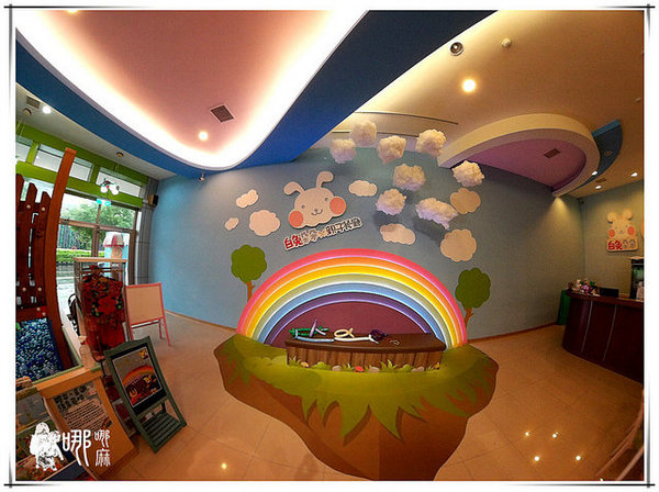白兔朵朵親子餐廳:有北極熊和兔兔造型飯,還有蝶豆花白醬,更有超大溜滑梯球池給小朋友玩耍