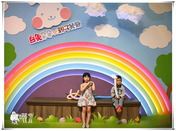 白兔朵朵親子餐廳:有北極熊和兔兔造型飯,還有蝶豆花白醬,更有超大溜滑梯球池給小朋友玩耍