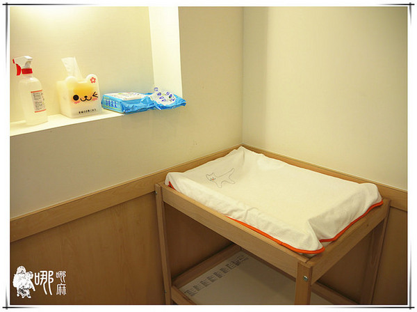 白兔朵朵親子餐廳:有北極熊和兔兔造型飯,還有蝶豆花白醬,更有超大溜滑梯球池給小朋友玩耍