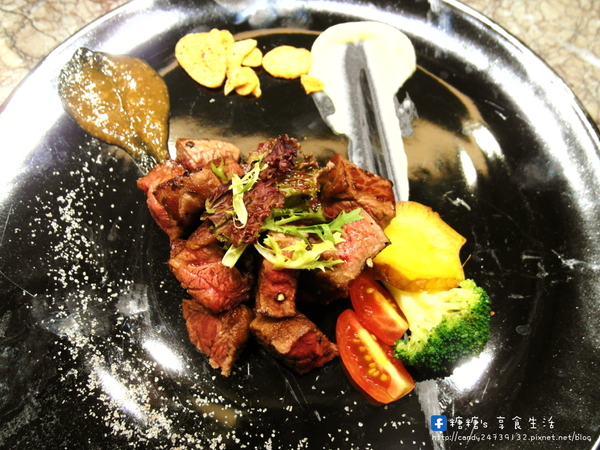 合榭創意板燒小廚:〖台中│美食〗合榭精緻鐵板料理 ❤ 忠孝夜市中,高貴不貴精緻鐵板燒料理,平價消費,高檔享受!!平日還有推出199元的商業午餐套餐唷~