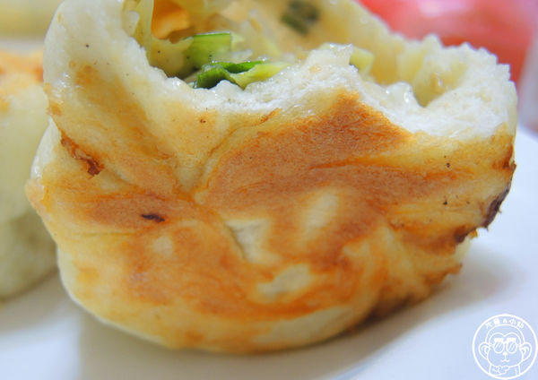 永福黃昏市場水煎包:呷飽祙【台中西屯・永福黃昏市場水煎包】市場裡一買再買的點心