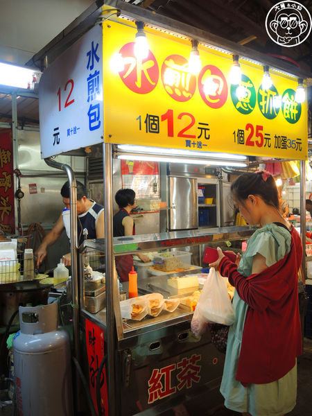 永福黃昏市場水煎包:呷飽祙【台中西屯・永福黃昏市場水煎包】市場裡一買再買的點心