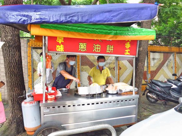 【板橋美食】海山高中蔥油餅-加蛋只要20元的蔥油餅