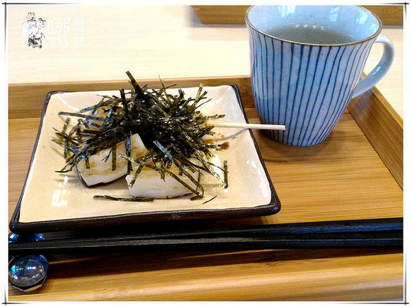 老。樣子:【大園 下午茶】老。樣子~老屋裡頭的日式甜點。抹茶清香烤糰子軟Q有嚼勁/大園寵物友善餐廳