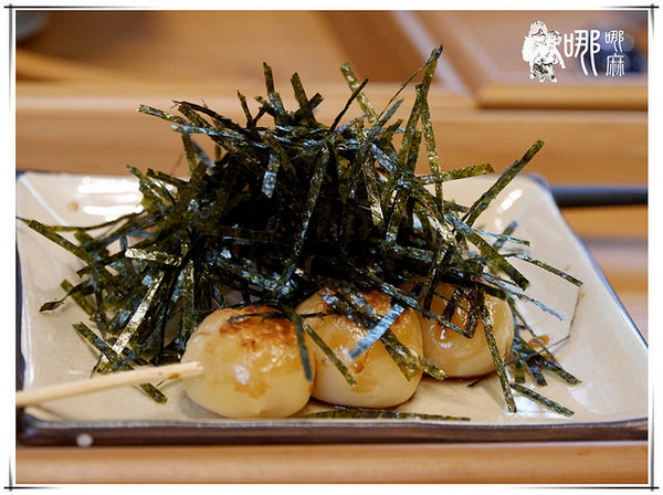 老。樣子:【大園 下午茶】老。樣子~老屋裡頭的日式甜點。抹茶清香烤糰子軟Q有嚼勁/大園寵物友善餐廳