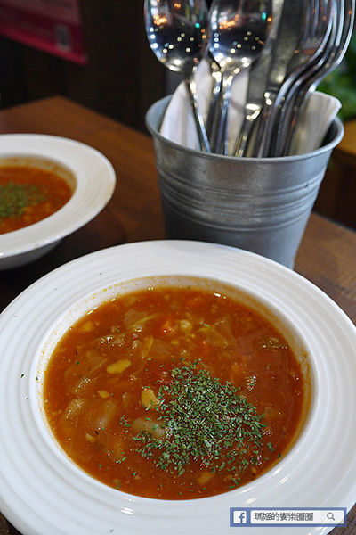 綠薄荷 G'MINTS：◆台北內湖。捷運葫洲站【綠薄荷G'MINTS】綠意盎然天然純粹～新美式餐廳。餐飲和氣氛都很有水準。東湖咖啡館。內湖美食。早午餐。排餐。串燒