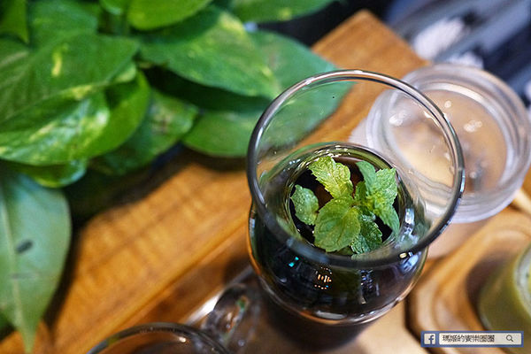 綠薄荷 G'MINTS：◆台北內湖。捷運葫洲站【綠薄荷G'MINTS】綠意盎然天然純粹～新美式餐廳。餐飲和氣氛都很有水準。東湖咖啡館。內湖美食。早午餐。排餐。串燒