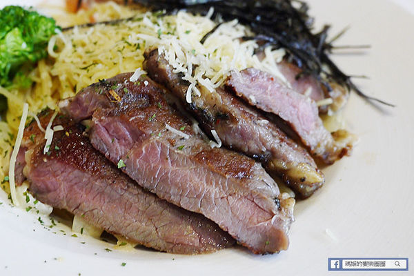 綠薄荷 G'MINTS：◆台北內湖。捷運葫洲站【綠薄荷G'MINTS】綠意盎然天然純粹～新美式餐廳。餐飲和氣氛都很有水準。東湖咖啡館。內湖美食。早午餐。排餐。串燒