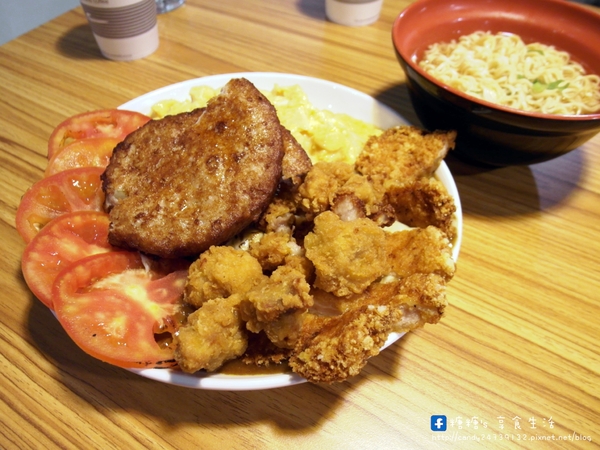 福田屋咖哩(嶺東店):〖台中│美食〗福田屋咖哩(嶺東店) ❤ 價格平價,份量十足,客製化咖哩,想吃什麼自己配,除了白飯外,還有烏龍麵可以選擇唷!!