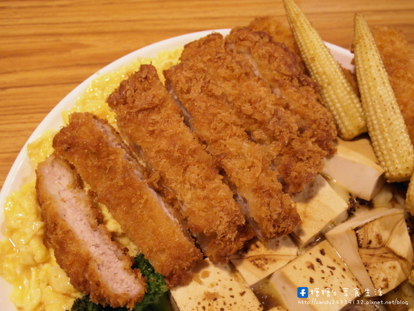 福田屋咖哩(嶺東店):〖台中│美食〗福田屋咖哩(嶺東店) ❤ 價格平價,份量十足,客製化咖哩,想吃什麼自己配,除了白飯外,還有烏龍麵可以選擇唷!!