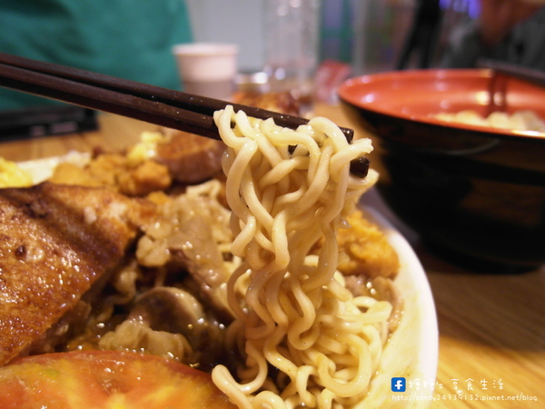 福田屋咖哩(嶺東店):〖台中│美食〗福田屋咖哩(嶺東店) ❤ 價格平價,份量十足,客製化咖哩,想吃什麼自己配,除了白飯外,還有烏龍麵可以選擇唷!!