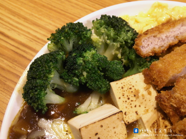 福田屋咖哩(嶺東店):〖台中│美食〗福田屋咖哩(嶺東店) ❤ 價格平價,份量十足,客製化咖哩,想吃什麼自己配,除了白飯外,還有烏龍麵可以選擇唷!!