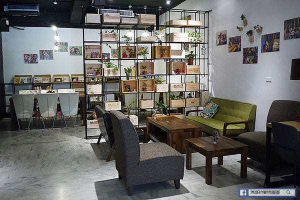 由你咖啡：◆台北松山。捷運南京三民【由你咖啡】滿室綠意～充滿文青風的咖啡館。南京三民下午茶。不限時有WIFI的咖啡館。友善寵物咖啡店