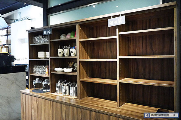 由你咖啡：◆台北松山。捷運南京三民【由你咖啡】滿室綠意～充滿文青風的咖啡館。南京三民下午茶。不限時有WIFI的咖啡館。友善寵物咖啡店