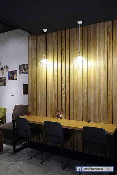 由你咖啡：◆台北松山。捷運南京三民【由你咖啡】滿室綠意～充滿文青風的咖啡館。南京三民下午茶。不限時有WIFI的咖啡館。友善寵物咖啡店