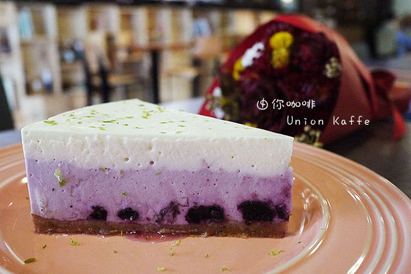 由你咖啡：◆台北松山。捷運南京三民【由你咖啡】滿室綠意～充滿文青風的咖啡館。南京三民下午茶。不限時有WIFI的咖啡館。友善寵物咖啡店