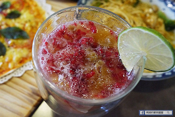 由你咖啡：◆台北松山。捷運南京三民【由你咖啡】滿室綠意～充滿文青風的咖啡館。南京三民下午茶。不限時有WIFI的咖啡館。友善寵物咖啡店