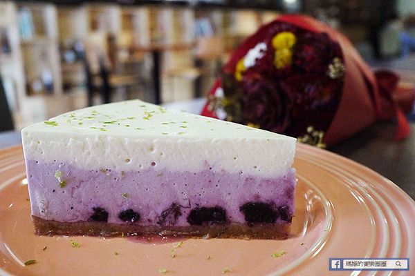 由你咖啡：◆台北松山。捷運南京三民【由你咖啡】滿室綠意～充滿文青風的咖啡館。南京三民下午茶。不限時有WIFI的咖啡館。友善寵物咖啡店