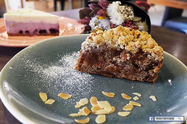 由你咖啡：◆台北松山。捷運南京三民【由你咖啡】滿室綠意～充滿文青風的咖啡館。南京三民下午茶。不限時有WIFI的咖啡館。友善寵物咖啡店