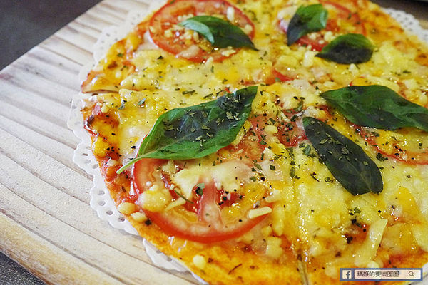 由你咖啡：◆台北松山。捷運南京三民【由你咖啡】滿室綠意～充滿文青風的咖啡館。南京三民下午茶。不限時有WIFI的咖啡館。友善寵物咖啡店