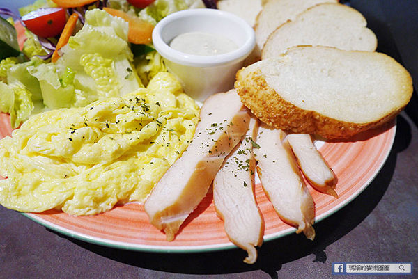 由你咖啡：◆台北松山。捷運南京三民【由你咖啡】滿室綠意～充滿文青風的咖啡館。南京三民下午茶。不限時有WIFI的咖啡館。友善寵物咖啡店