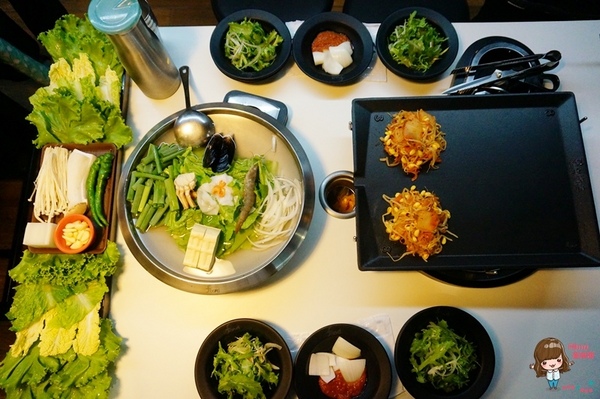 八色烤肉：【食記】台北東區 八色烤肉一號店 正宗韓國八色豬五花韓式烤肉 泡菜海鮮辣湯 起司炒飯好滿足