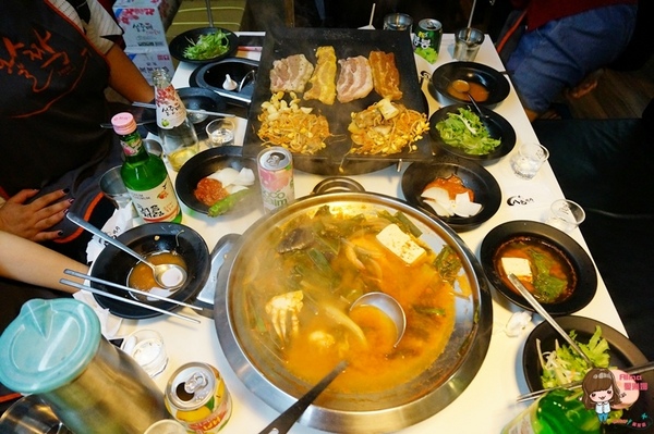 八色烤肉：【食記】台北東區 八色烤肉一號店 正宗韓國八色豬五花韓式烤肉 泡菜海鮮辣湯 起司炒飯好滿足