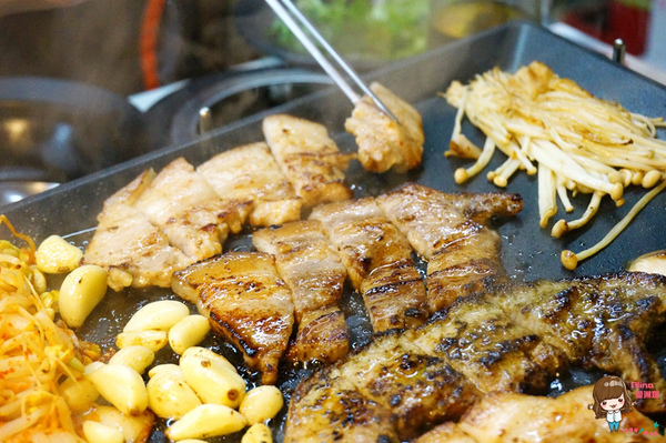 八色烤肉：【食記】台北東區 八色烤肉一號店 正宗韓國八色豬五花韓式烤肉 泡菜海鮮辣湯 起司炒飯好滿足