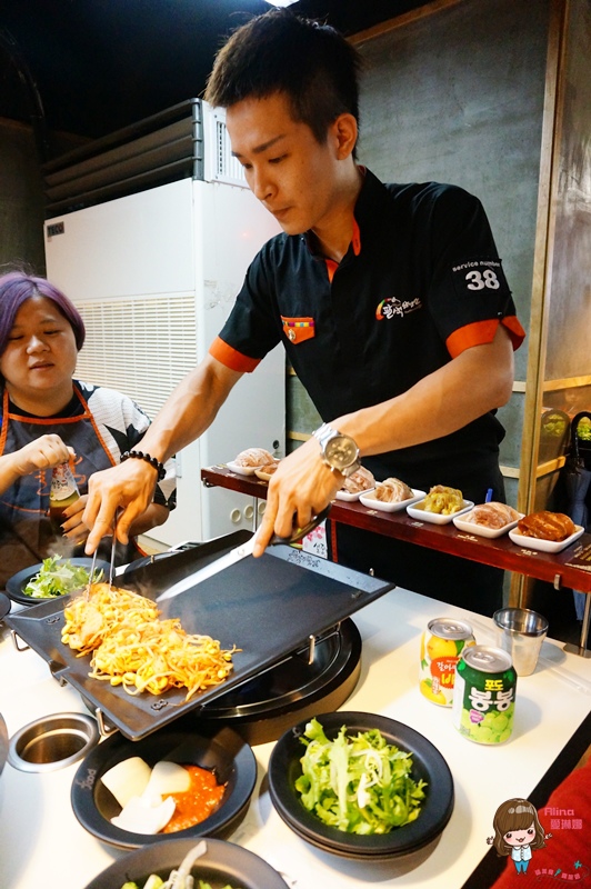 八色烤肉：【食記】台北東區 八色烤肉一號店 正宗韓國八色豬五花韓式烤肉 泡菜海鮮辣湯 起司炒飯好滿足