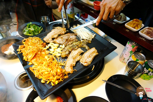 八色烤肉：【食記】台北東區 八色烤肉一號店 正宗韓國八色豬五花韓式烤肉 泡菜海鮮辣湯 起司炒飯好滿足