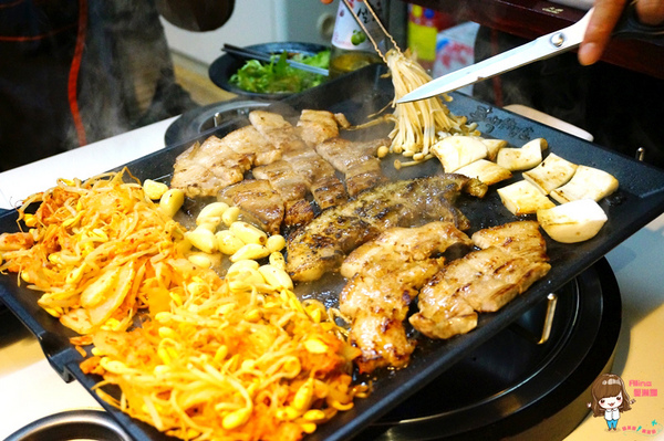 八色烤肉：【食記】台北東區 八色烤肉一號店 正宗韓國八色豬五花韓式烤肉 泡菜海鮮辣湯 起司炒飯好滿足