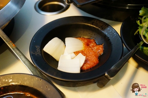 八色烤肉：【食記】台北東區 八色烤肉一號店 正宗韓國八色豬五花韓式烤肉 泡菜海鮮辣湯 起司炒飯好滿足