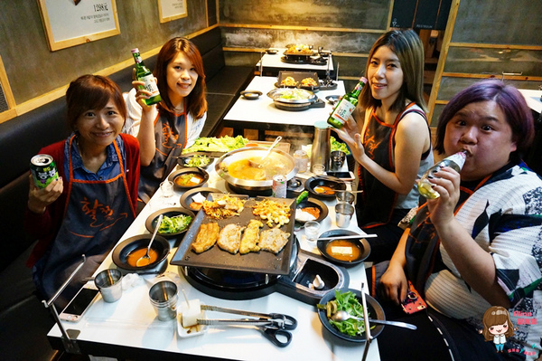 八色烤肉：【食記】台北東區 八色烤肉一號店 正宗韓國八色豬五花韓式烤肉 泡菜海鮮辣湯 起司炒飯好滿足