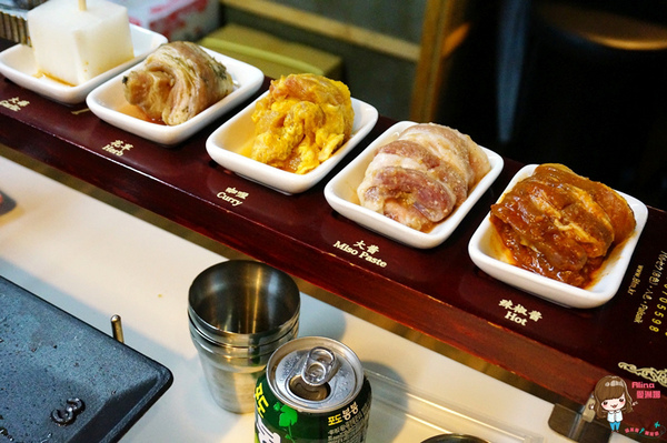 八色烤肉：【食記】台北東區 八色烤肉一號店 正宗韓國八色豬五花韓式烤肉 泡菜海鮮辣湯 起司炒飯好滿足