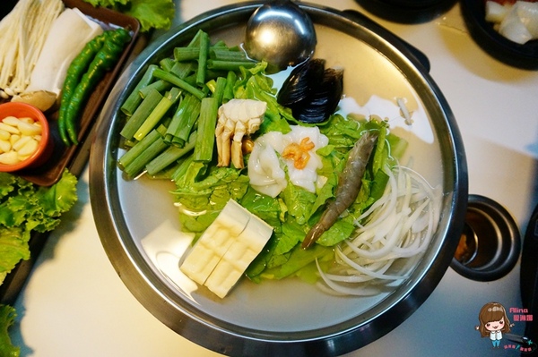 八色烤肉：【食記】台北東區 八色烤肉一號店 正宗韓國八色豬五花韓式烤肉 泡菜海鮮辣湯 起司炒飯好滿足