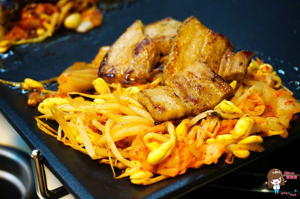 八色烤肉：【食記】台北東區 八色烤肉一號店 正宗韓國八色豬五花韓式烤肉 泡菜海鮮辣湯 起司炒飯好滿足