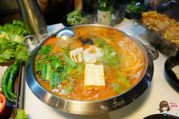 八色烤肉：【食記】台北東區 八色烤肉一號店 正宗韓國八色豬五花韓式烤肉 泡菜海鮮辣湯 起司炒飯好滿足