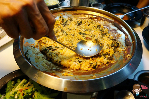 八色烤肉：【食記】台北東區 八色烤肉一號店 正宗韓國八色豬五花韓式烤肉 泡菜海鮮辣湯 起司炒飯好滿足