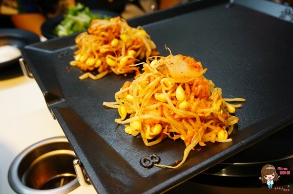 八色烤肉：【食記】台北東區 八色烤肉一號店 正宗韓國八色豬五花韓式烤肉 泡菜海鮮辣湯 起司炒飯好滿足