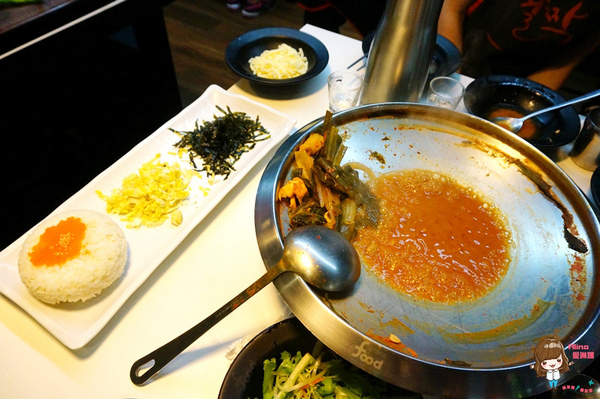 八色烤肉：【食記】台北東區 八色烤肉一號店 正宗韓國八色豬五花韓式烤肉 泡菜海鮮辣湯 起司炒飯好滿足