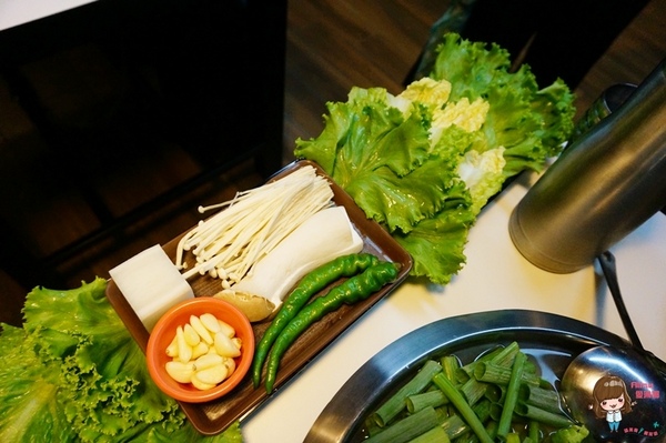 八色烤肉：【食記】台北東區 八色烤肉一號店 正宗韓國八色豬五花韓式烤肉 泡菜海鮮辣湯 起司炒飯好滿足