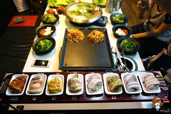 八色烤肉：【食記】台北東區 八色烤肉一號店 正宗韓國八色豬五花韓式烤肉 泡菜海鮮辣湯 起司炒飯好滿足