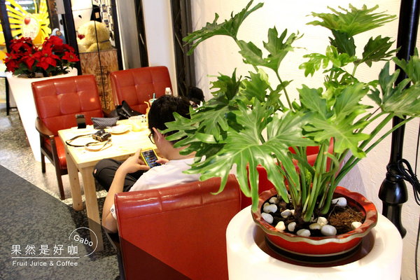 果然是好咖:【台南】果然是好咖──不會很素的平價蔬食早午餐,還有販售可愛冰淇淋哦!