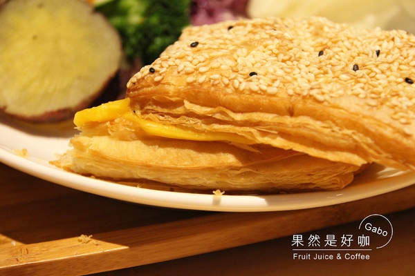 果然是好咖:【台南】果然是好咖──不會很素的平價蔬食早午餐,還有販售可愛冰淇淋哦!