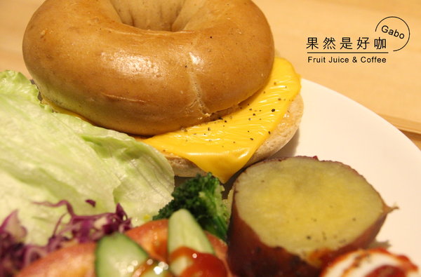 果然是好咖:【台南】果然是好咖──不會很素的平價蔬食早午餐,還有販售可愛冰淇淋哦!