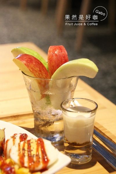 果然是好咖:【台南】果然是好咖──不會很素的平價蔬食早午餐,還有販售可愛冰淇淋哦!